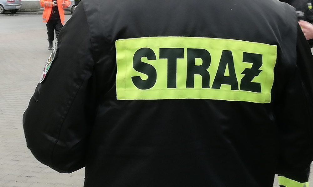 LIPNICA MUROWANA. Po 56-latku przejechał ciągnik. Mężczyzna ma obrażenia klatki piersiowej