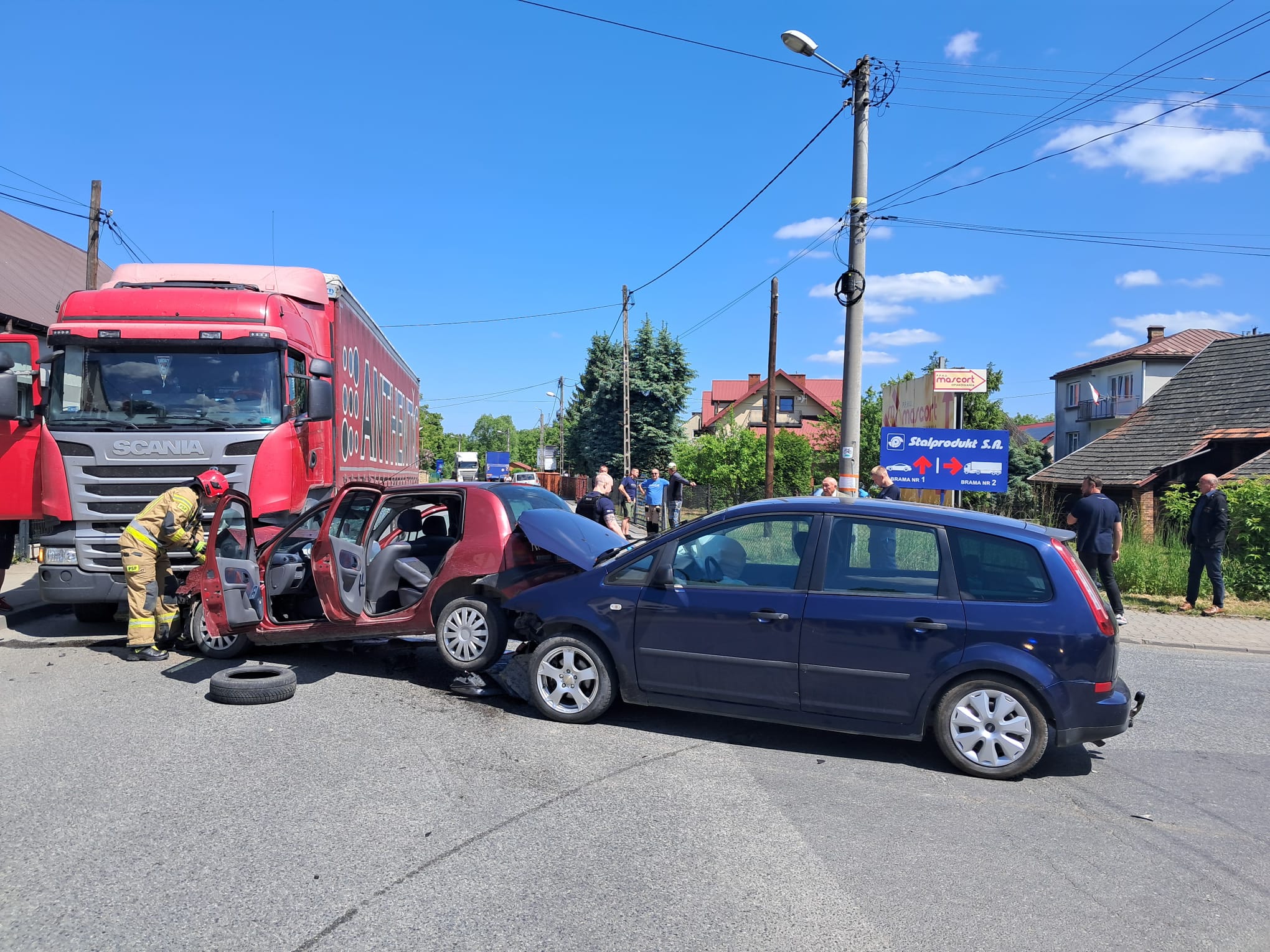 BOCHNIA. Wypadek na skrzyżowaniu ulicy Karolina i Wygoda. 20-latek trafił do szpitala [ZDJĘCIA]