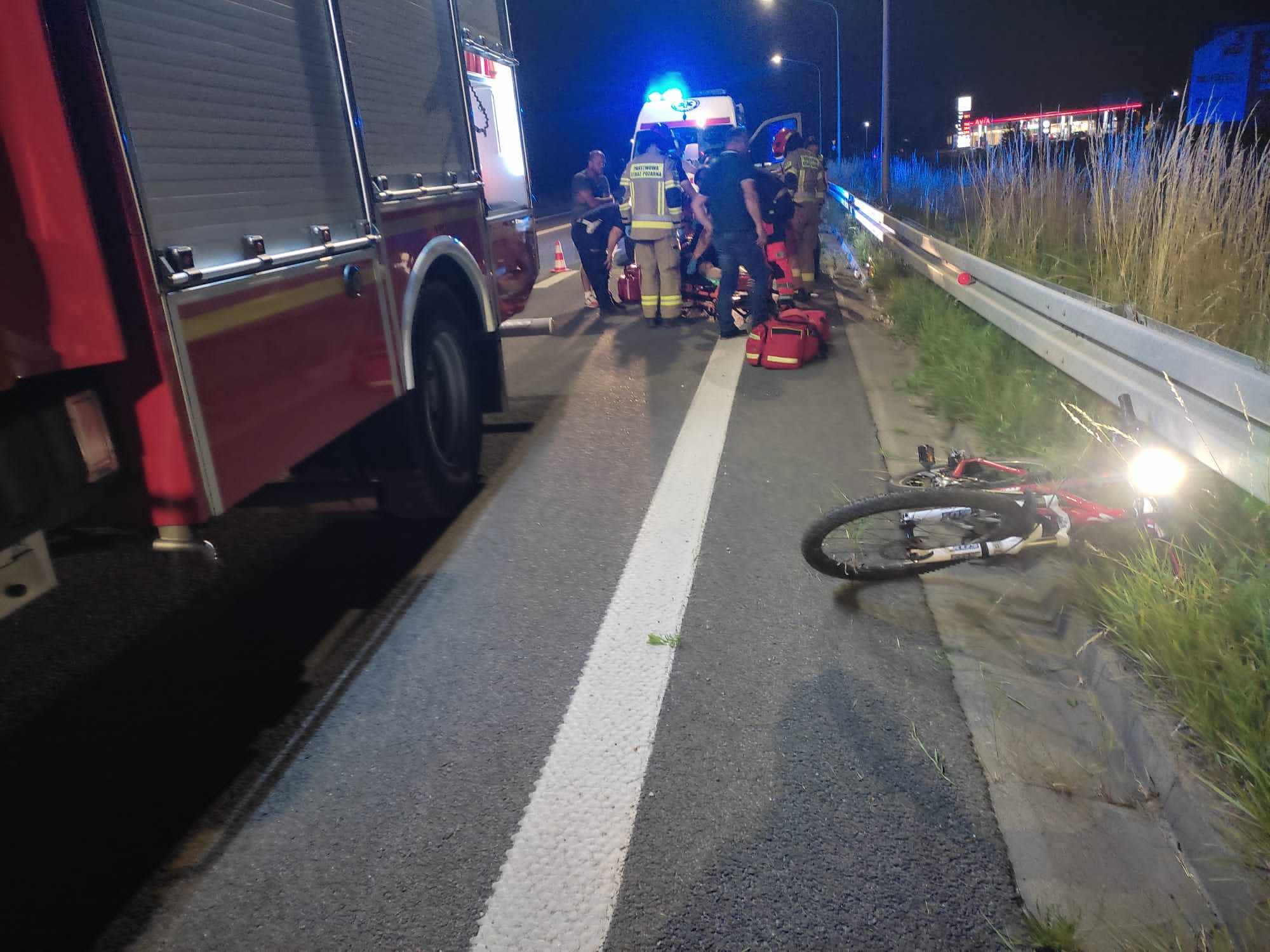 GORZKÓW. Kompletnie pijany 24-letni rowerzysta przewrócił się na krajowej czwórce [ZDJĘCIA]