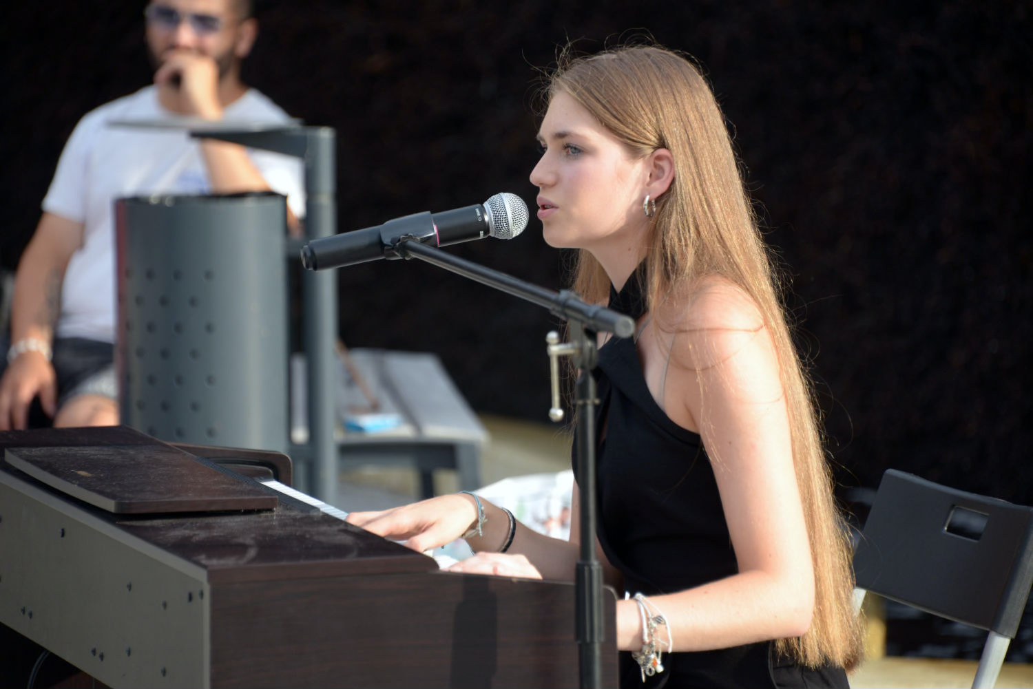 BOCHNIA. Finalistka „Mam Talent” Oliwia Miś wystąpiła w sobotę w klimatycznej scenerii Tężni Solankowej w Bochni [ZDJĘCIA]