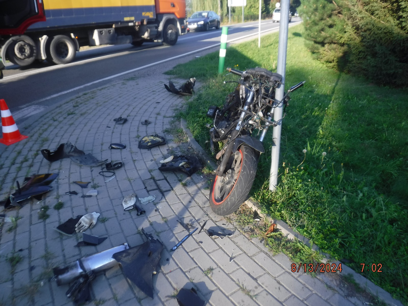 SIEDLEC. Wypadek na drodze 967. Motocyklista trafił do szpitala [ZDJĘCIA]