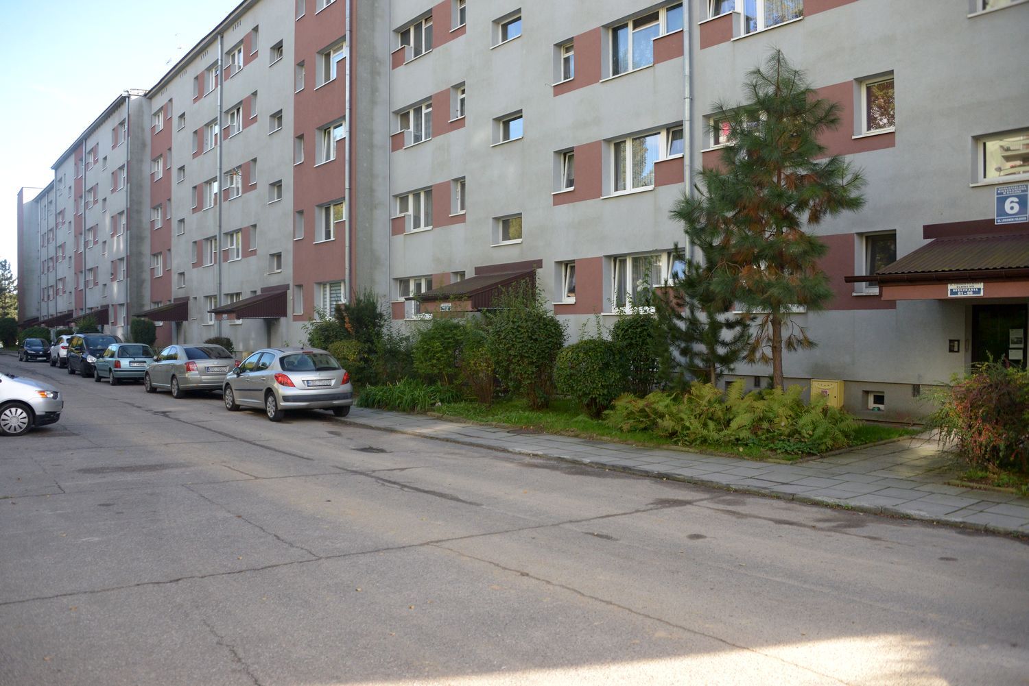 BOCHNIA. Powstał tymczasowy parking dla mieszkańców bloku przy ul. Legionów Polskich 6