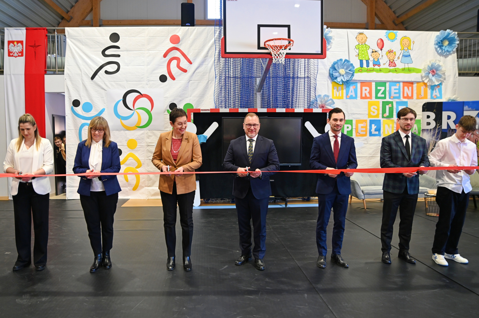 GMINA BRZESKO. W Porębie Spytkowskiej otwarto halę sportową [ZDJĘCIA]