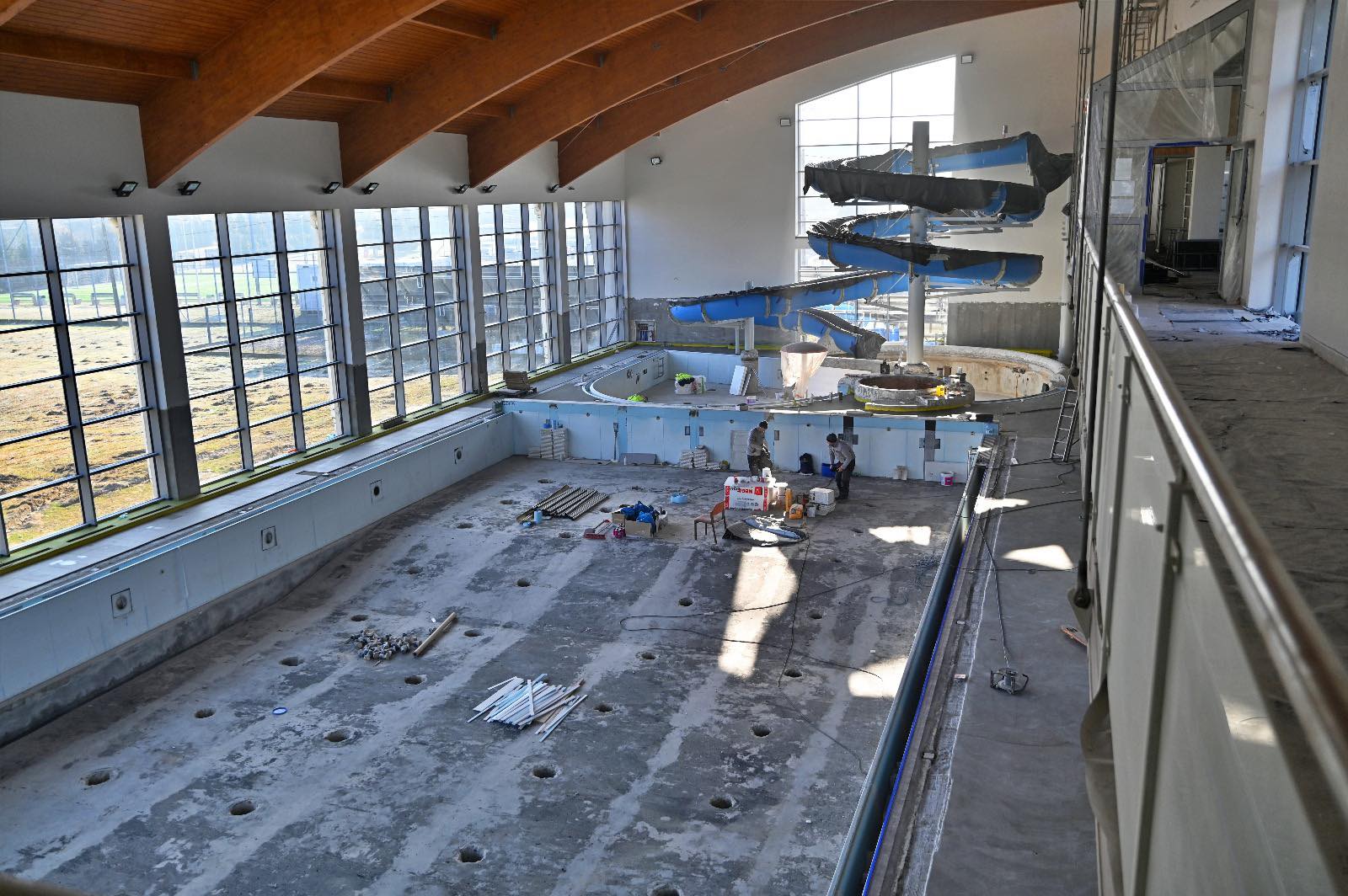 BRZESKO. Trwa remont basenu w Brzesku. Pływalnia będzie gotowa na wakacje! [ZDJĘCIA]