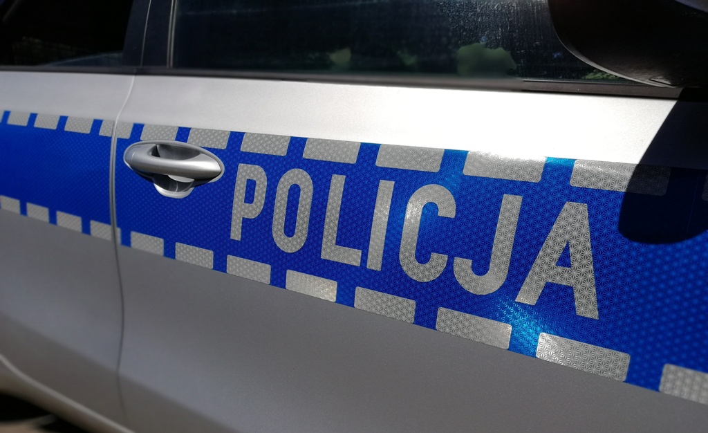 WOLA DRWIŃSKA. Policja zatrzymała 36-latka, który znęcał się nad matką. Przy okazji wpadł też jego kolega