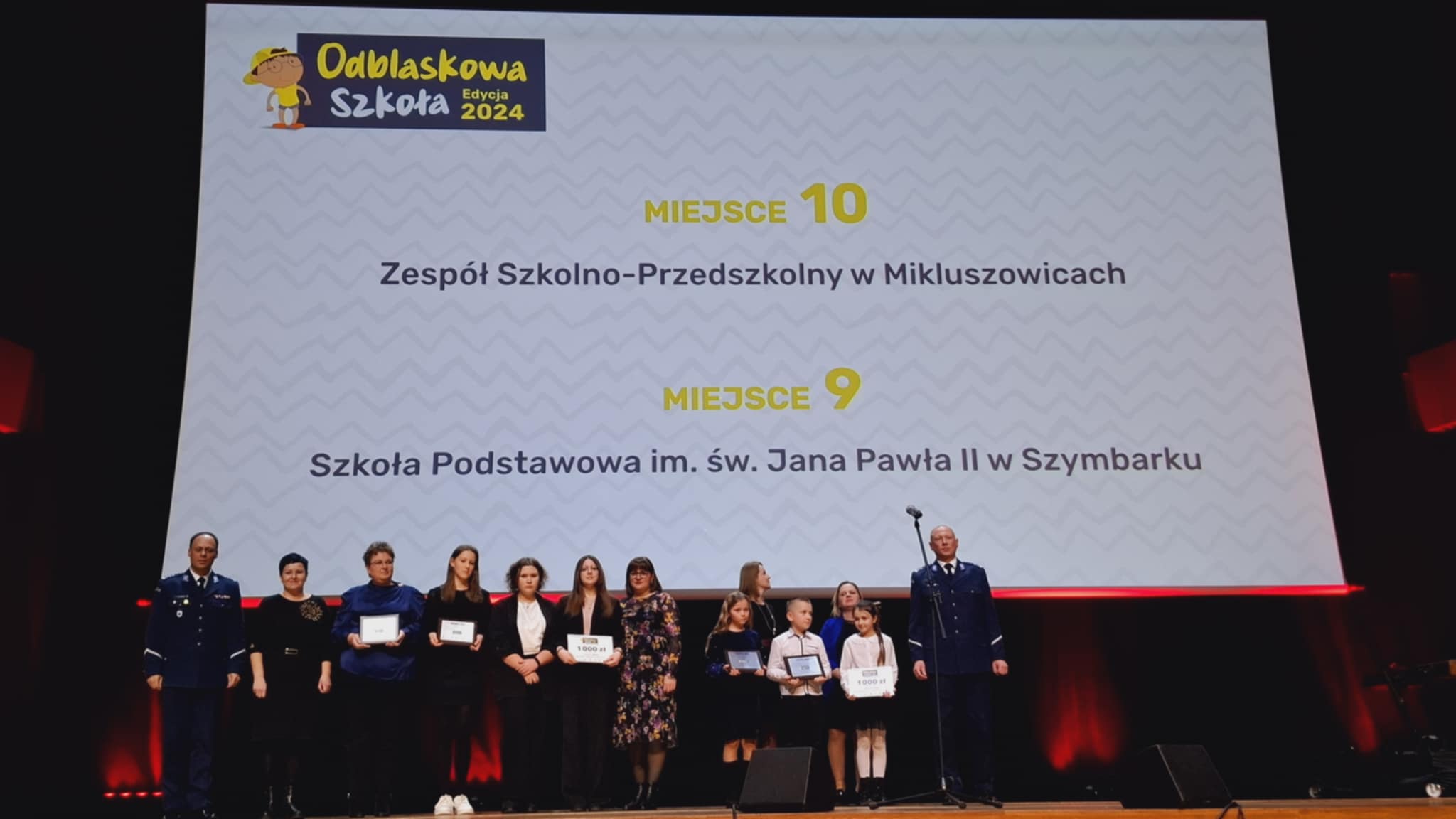 GMINA DRWINIA. Angelika Świerblewska i szkoła w Mikluszowicach wyróżnione podczas gali w Krakowie