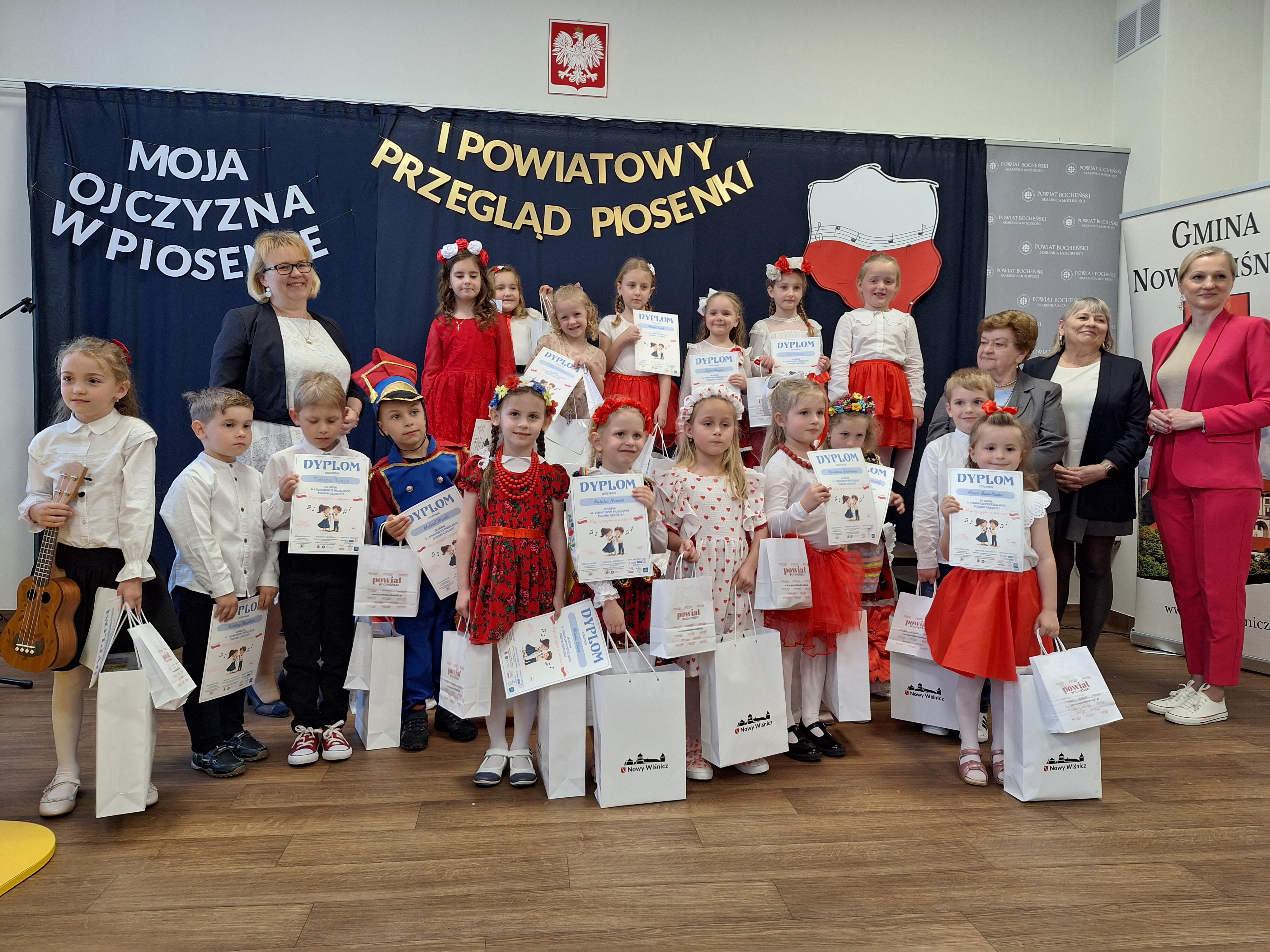 NOWY WIŚNICZ. I Powiatowy Przegląd Piosenki pod hasłem „Moja Ojczyzna w piosence” [ZDJĘCIA]