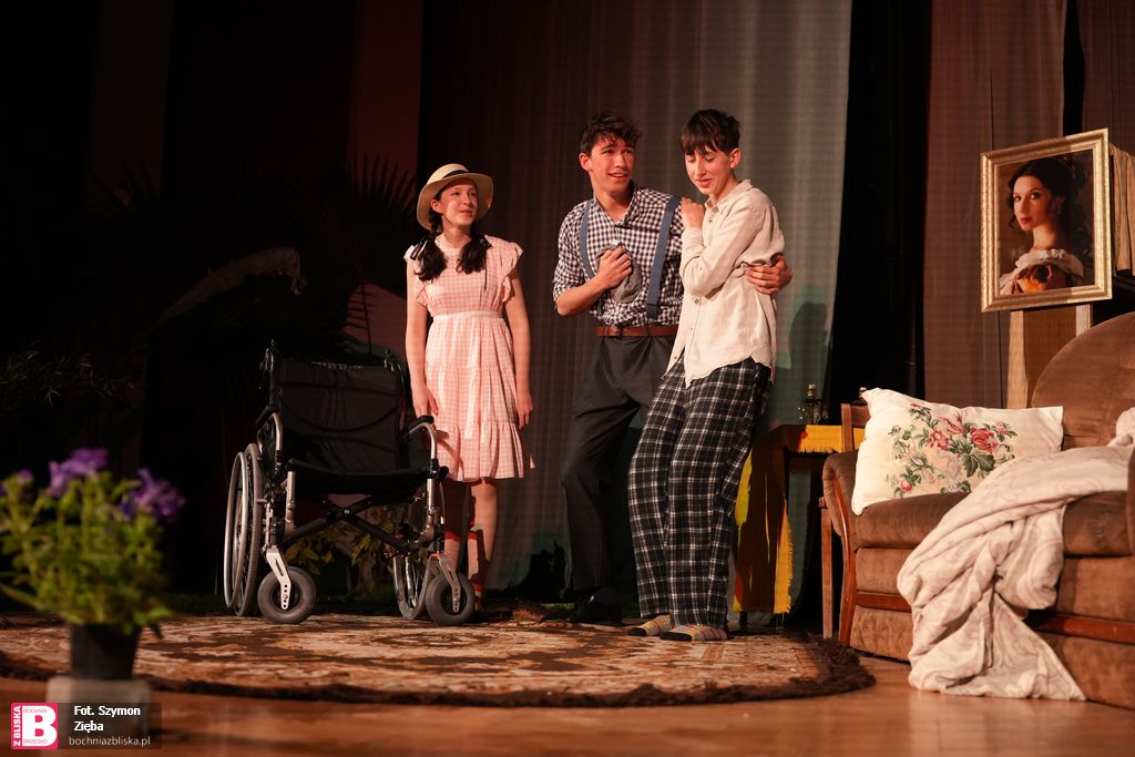 BOCHNIA. Premiera „Tajemniczego ogrodu” w wykonaniu aktorów Teatru Artystokrackiego [ZDJĘCIA]