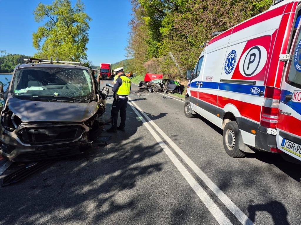 🔴 Tragiczny wypadek na DK 75. Nie żyje ok. 50-letnia kobieta, pięć osób trafiło do szpitala [ZDJĘCIA]