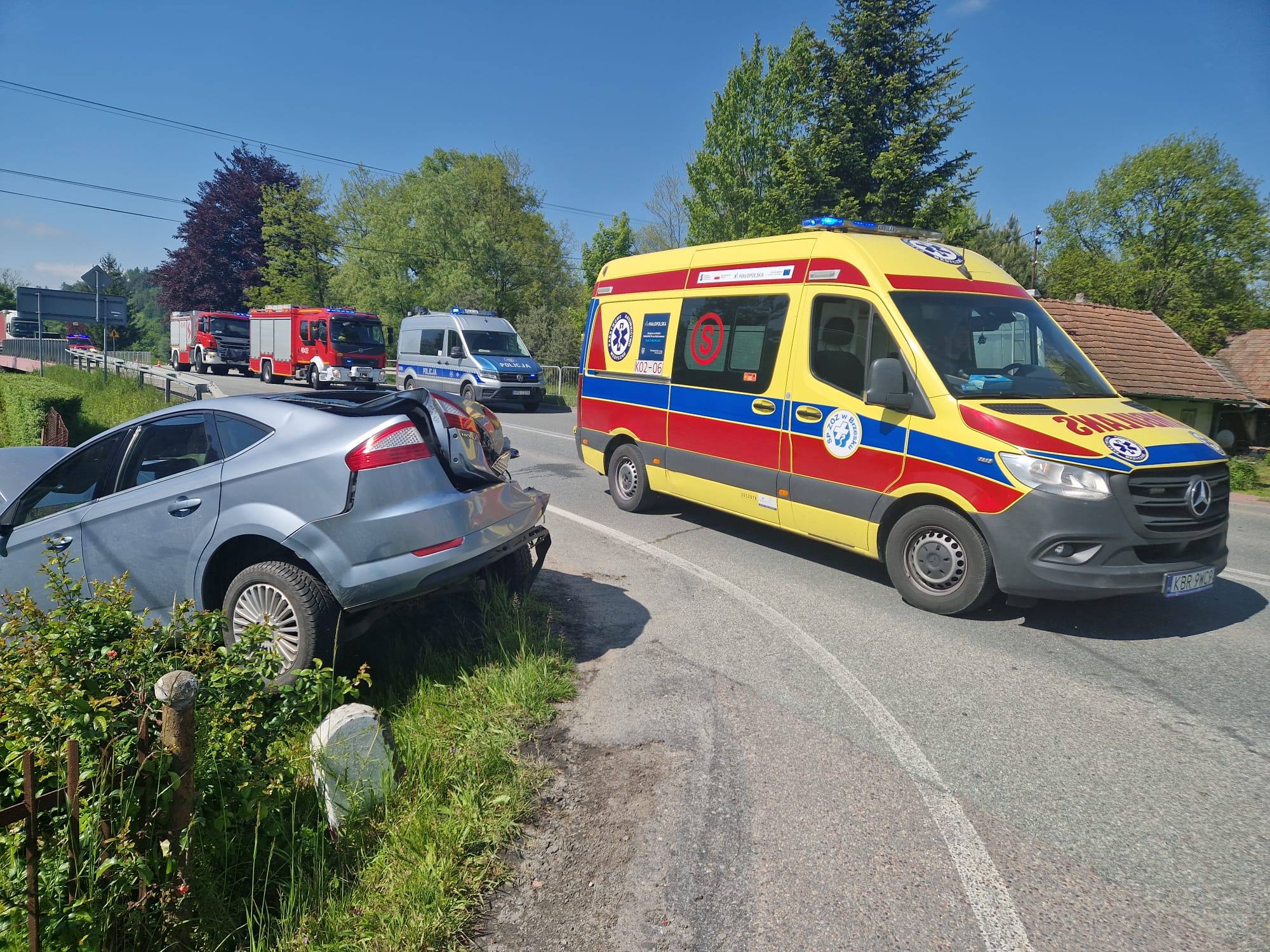 USZEW. Kierowca busa najechał na samochód osobowy. Został ukarany mandatem