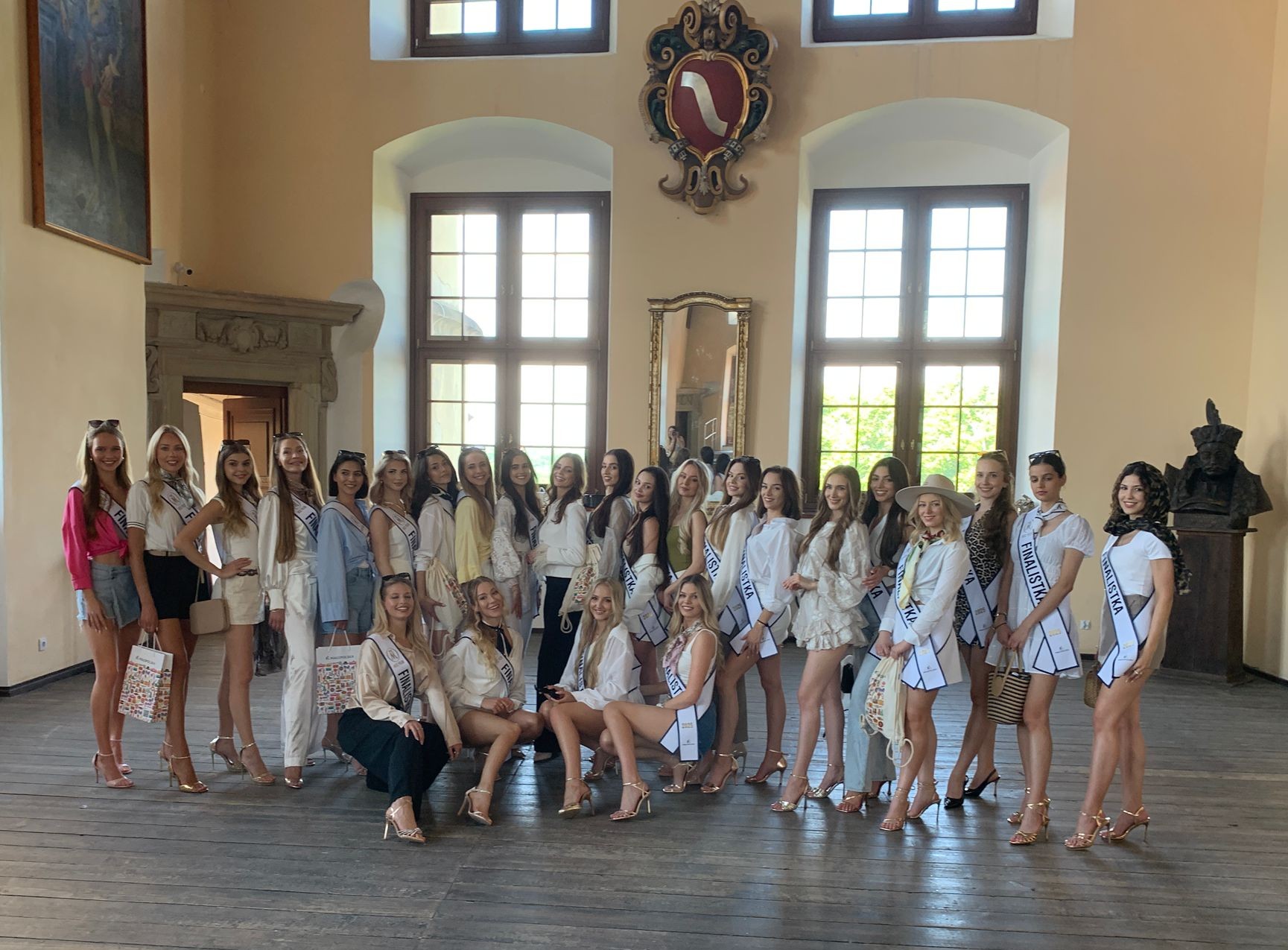 POWIAT BOCHEŃSKI. Piękne kobiety w ciekawych wnętrzach. Finalistki Miss Polski zwiedzały kopalnię i zamek [ZDJĘCIA]