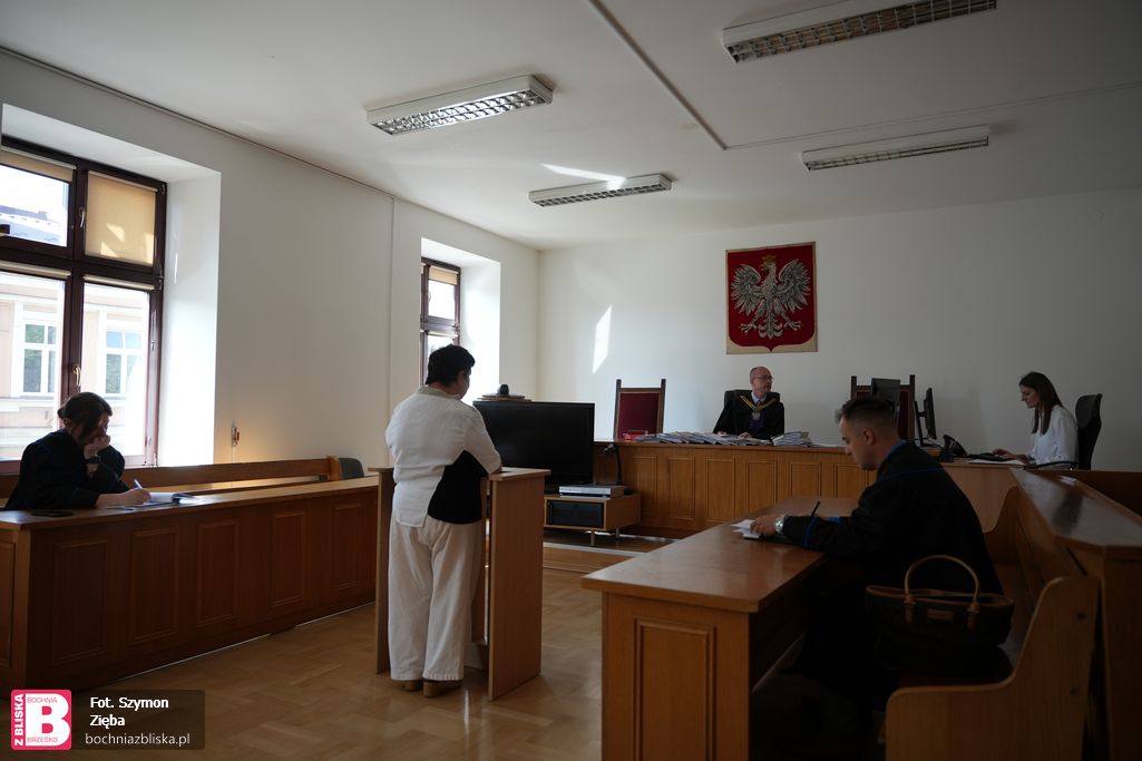 BOCHNIA. Sąd warunkowo umorzył postępowanie wobec radnej, która głosowała na dwie ręce
