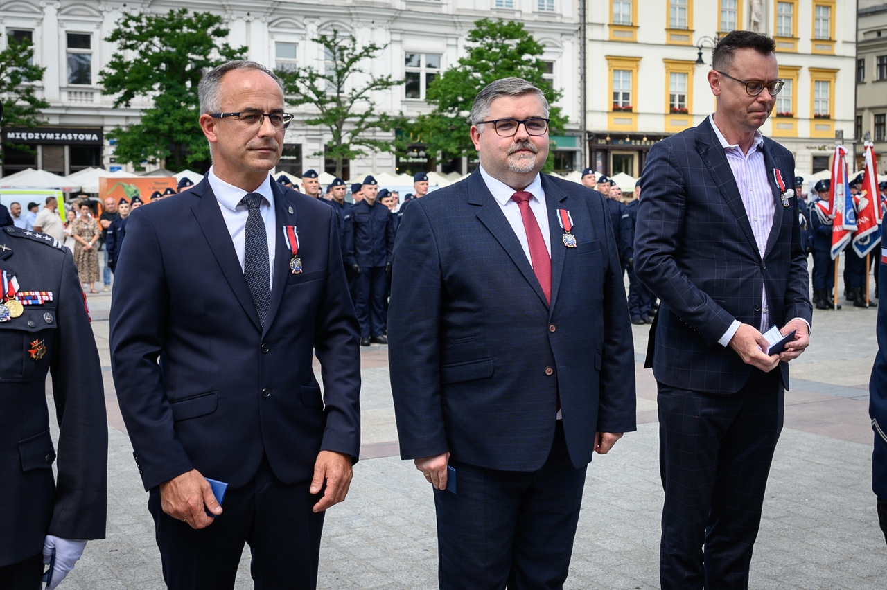 POWIAT BOCHEŃSKI. Starosta odznaczony Brązowym Medalem za Zasługi dla Policji [ZDJĘCIA]