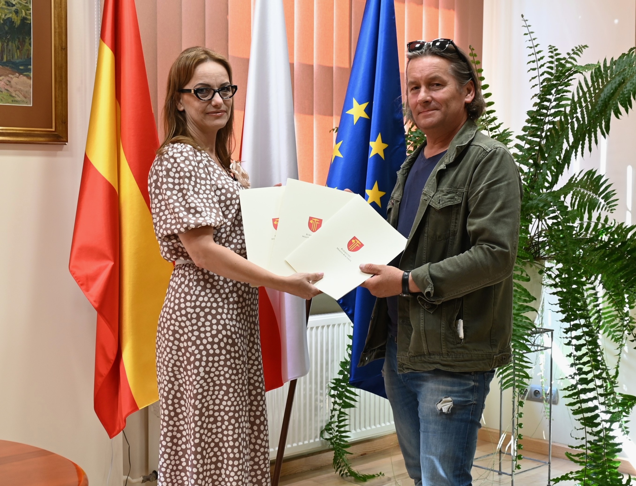 BOCHNIA. Nowe oświetlenie w mieście. Burmistrz podpisała umowę