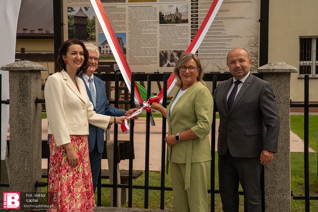GMINA RZEZAWA. 920-lecie powstania Okulic. Odsłnięto pamiątkową tablicę [ZDJĘCIA]