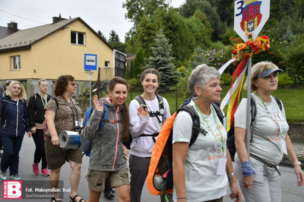 Z BOCHNI NA JASNĄ GÓRĘ. Pierwszy dzień wędrówki [ZDJĘCIA]