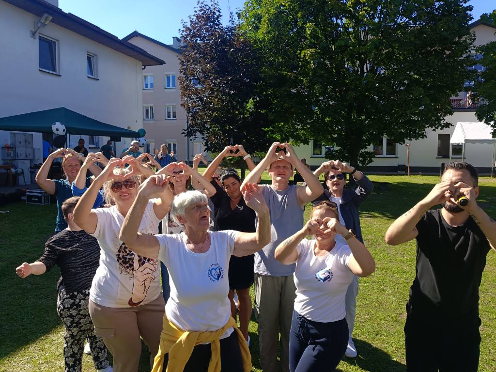 BOCHNIA. II Piknik Integracyjny Sportowo-Rekreacyjny w DPS w Bochni święto radości, sportu i wspólnoty [ZDJĘCIA]