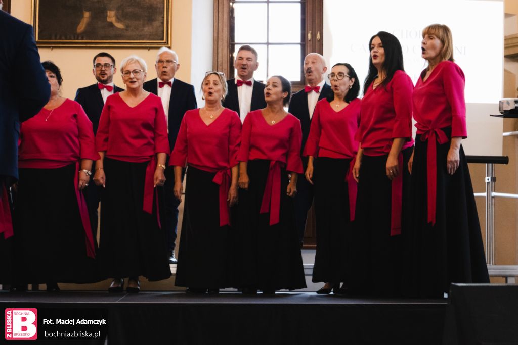 NOWY WIŚNICZ. Chórzyści zaśpiewali na wiśnickim zamku [ZDJĘCIA]