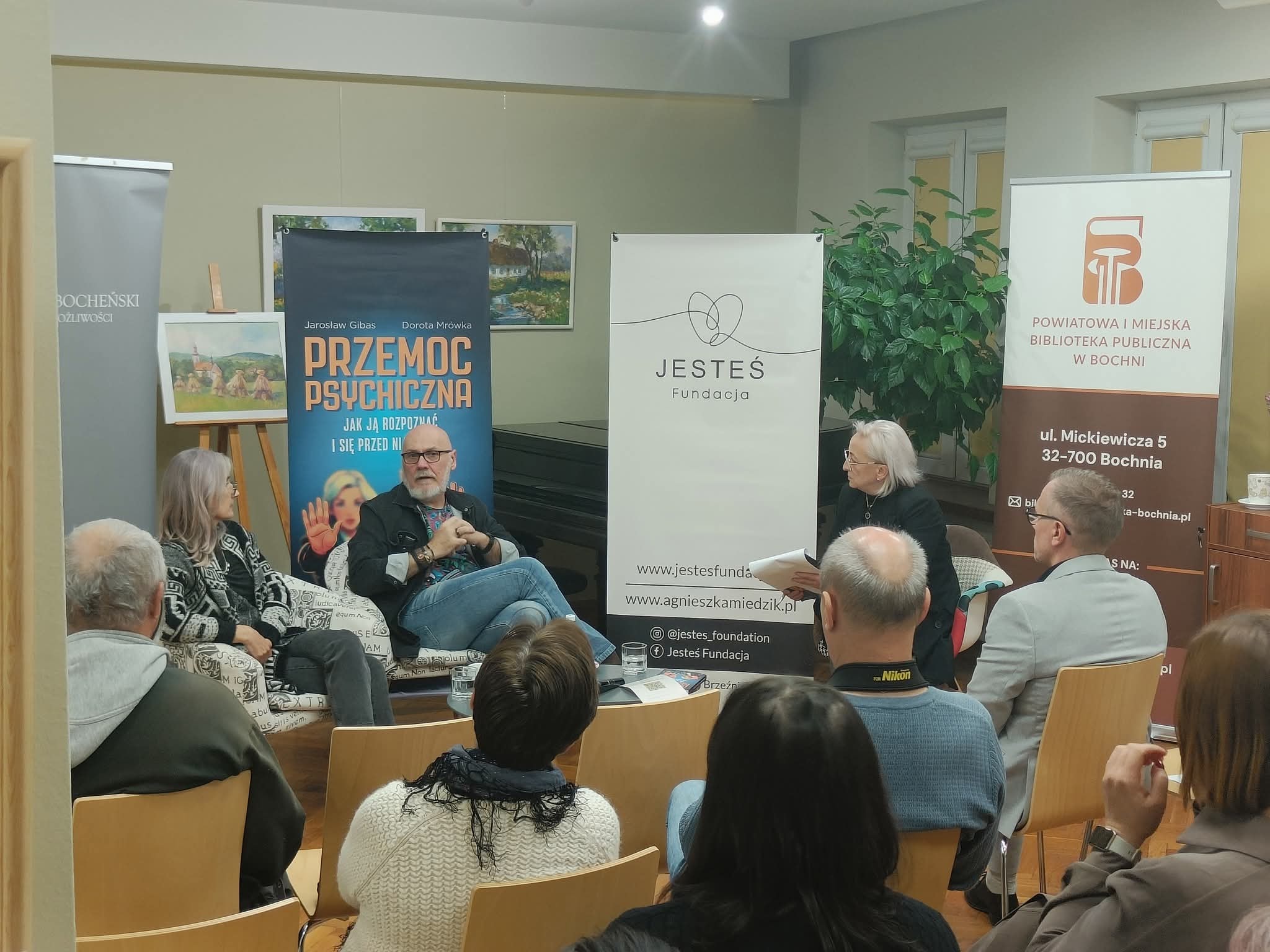 BOCHNIA. Jarosław Gibas i Dorota Mrówka w bocheńskiej bibliotece [ZDJĘCIA]