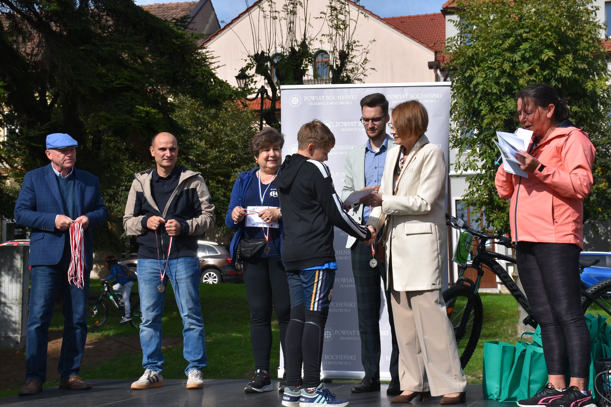 NOWY WIŚNICZ. Rekordowa liczba uczestników X Rodzinnego Rajdu Rowerowego [ZDJĘCIA]