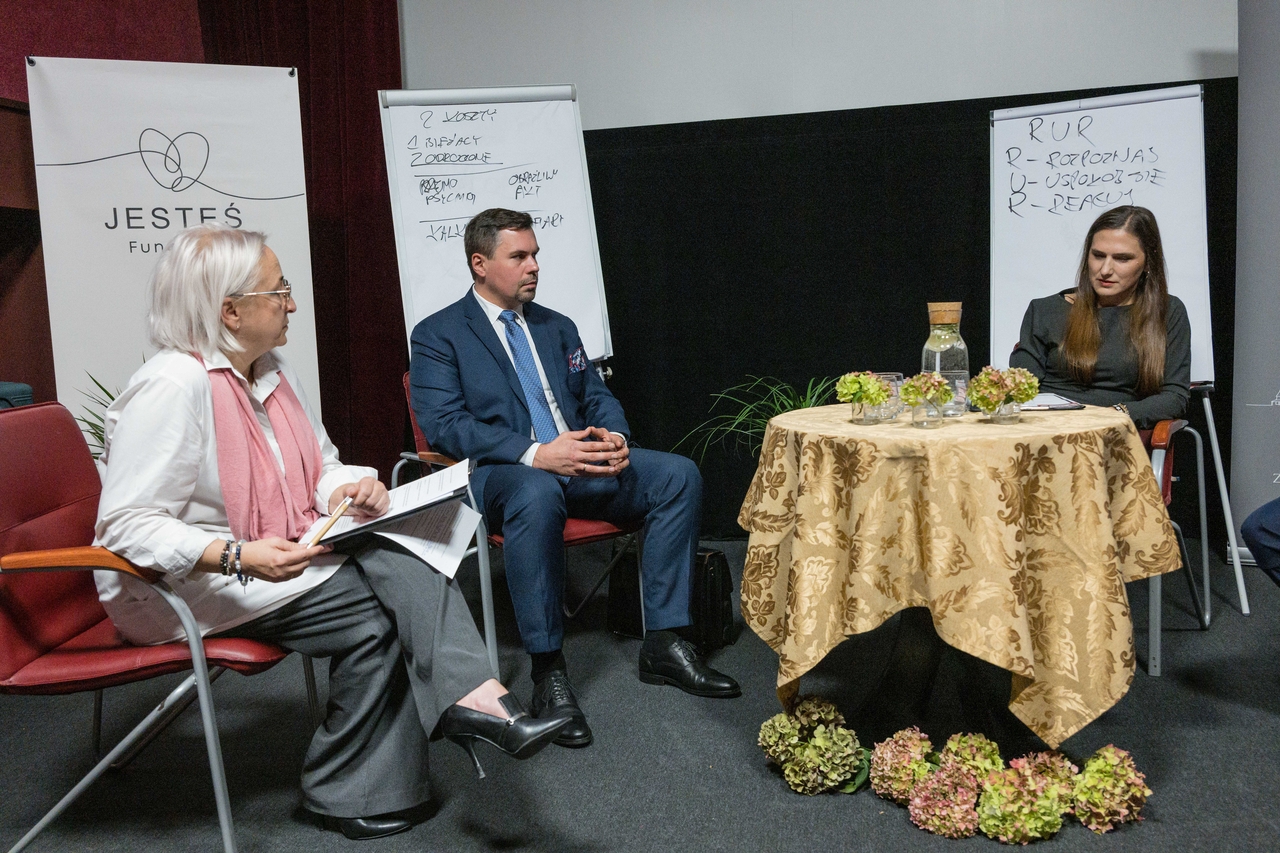 BOCHNIA. W ramach Międzynarodowego Dnia bez Przemocy inscenizacja i panel dyskusyjny [ZDJĘCIA]