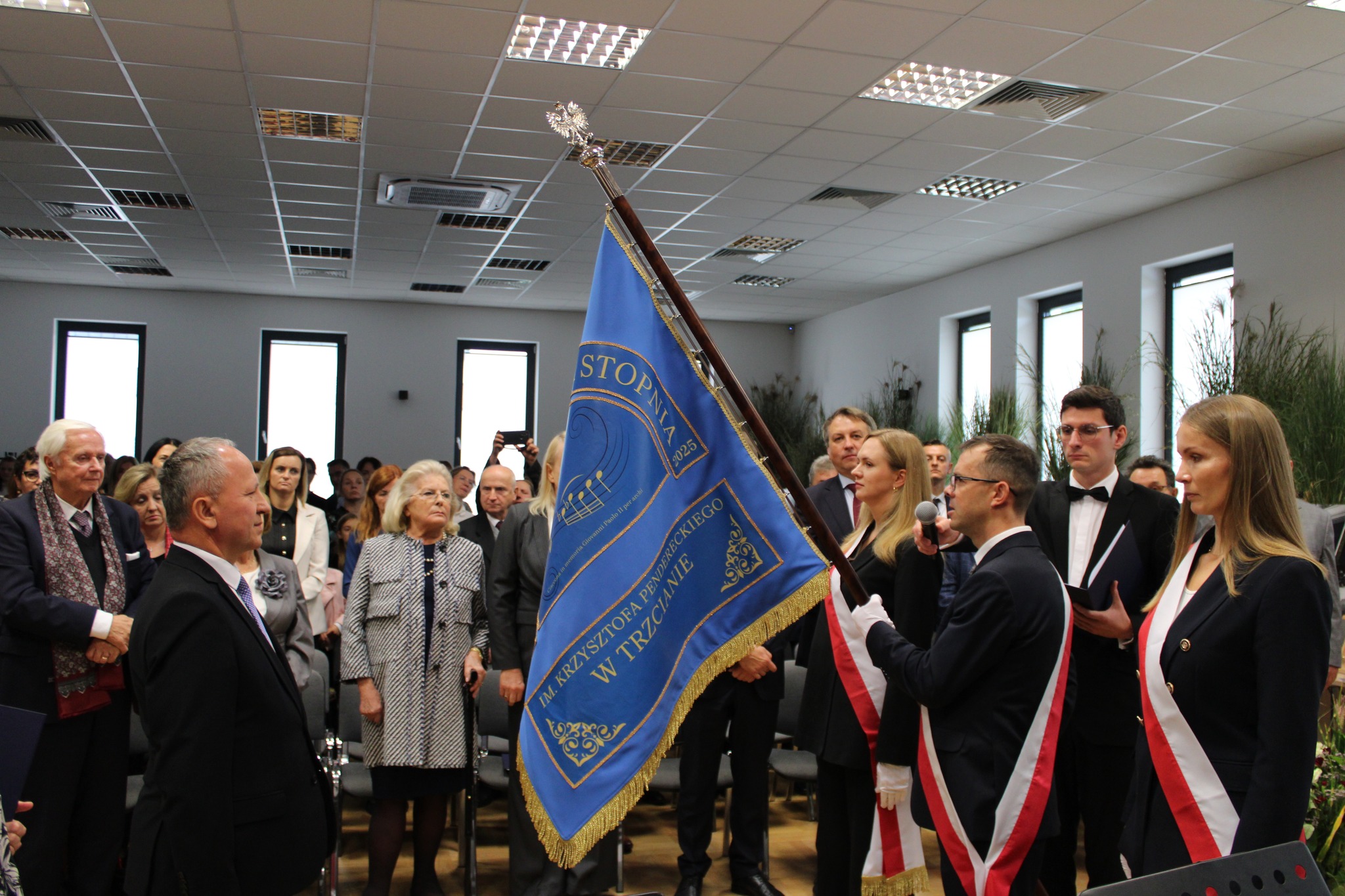 GMINA TRZCIANA. Szkoła Muzyczna I Stopnia w Trzcianie nosi imię Krzysztofa Pendereckiego [ZDJĘCIA]