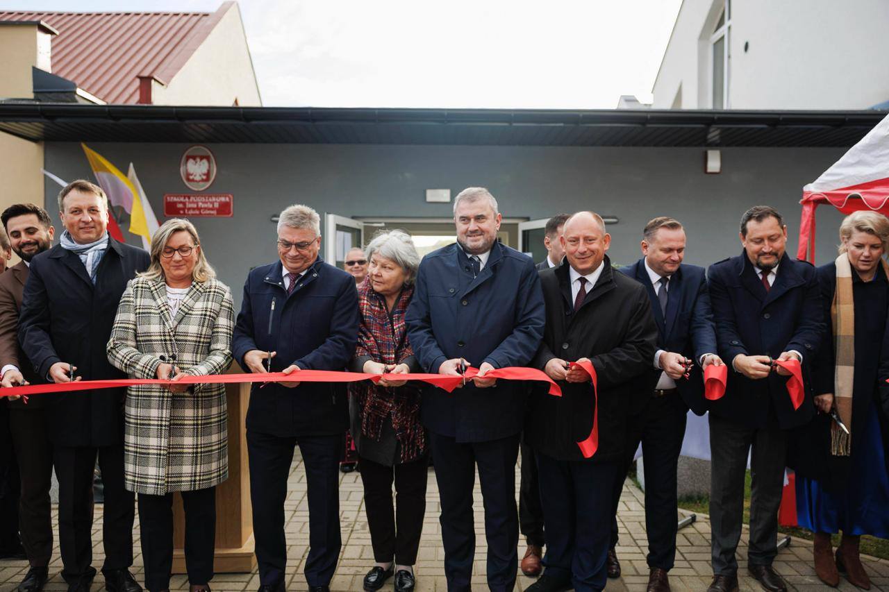 GMINA ŻEGOCINA. Otwarcie nowego budynku Szkoły Podstawowej im. Jana Pawła II w Łąkcie Górnej [ZDJĘCIA]