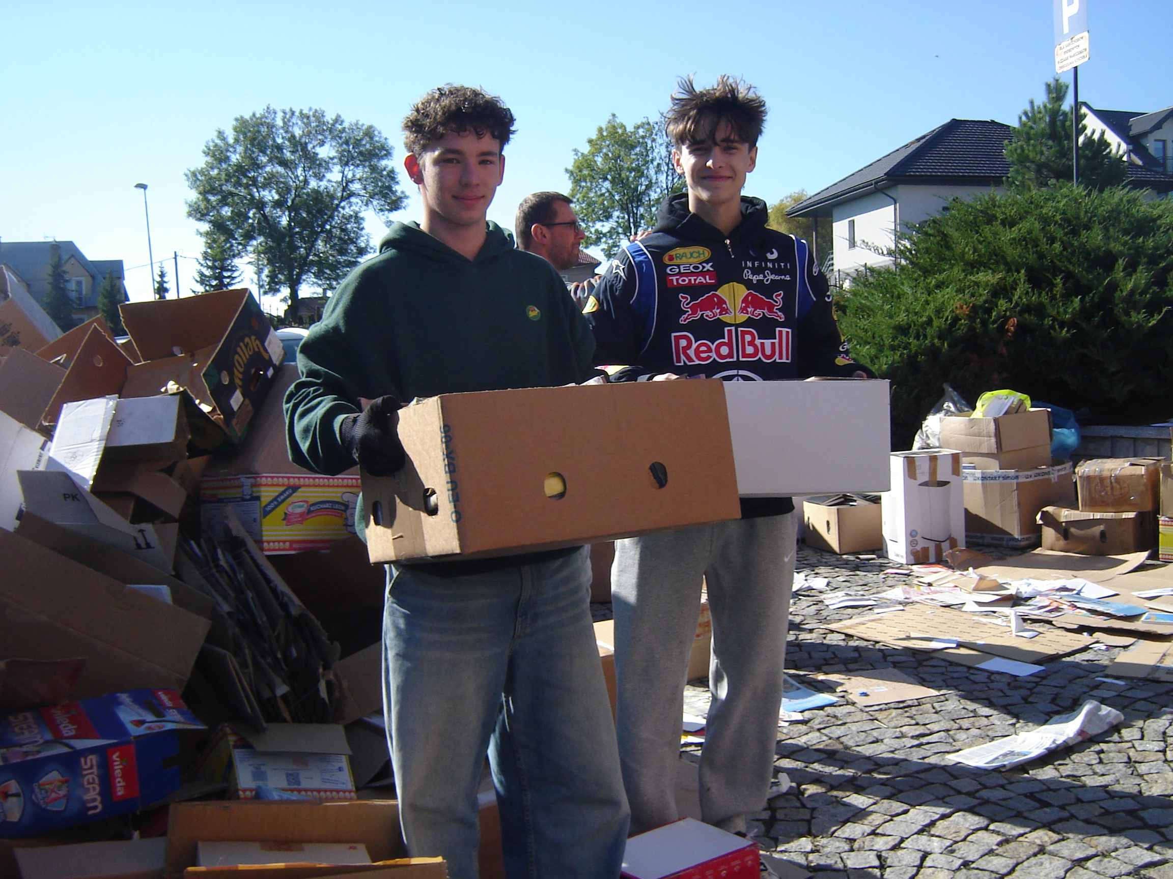 BOCHNIA. „Makulatura na misje” – w sobotę zebrali ponad 46 ton papieru [ZDJĘCIA]