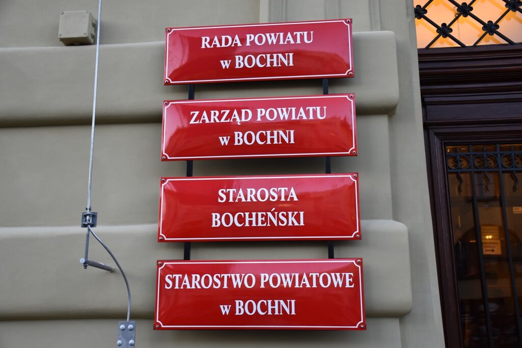 BOCHNIA. Będzie łatwiej osobom z niepełnosprawnościami – rusza remont bocheńskiego starostwa