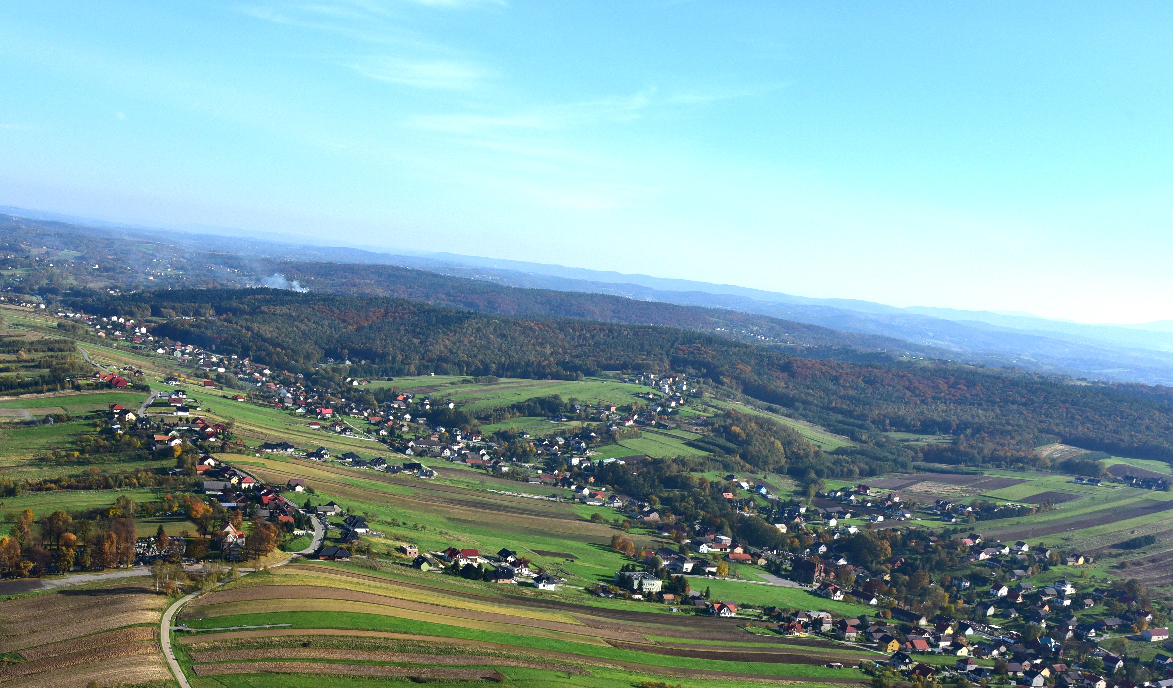 🔴 NASZ NEWS. Mieszkańcy Łapczycy sprzeciwiają się budowie bloków w centrum wsi. Przygotowali petycję!