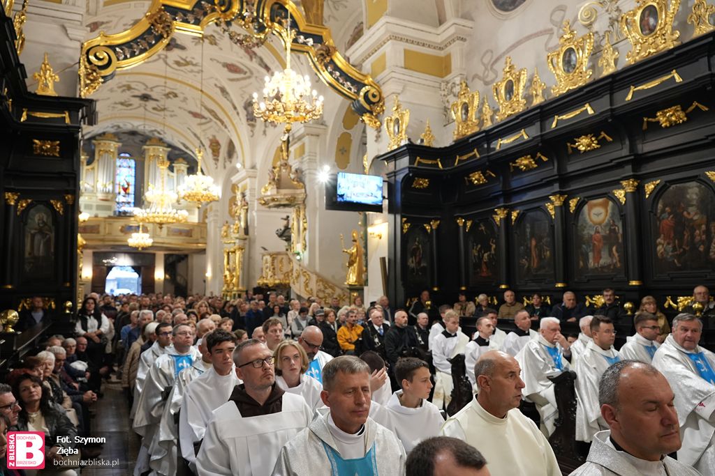 BOCHNIA. Tłumy wiernych na centralnej Uroczystości Odpustowej w Bazylice św. Mikołaja w Bochni [DUŻO ZDJĘĆ]