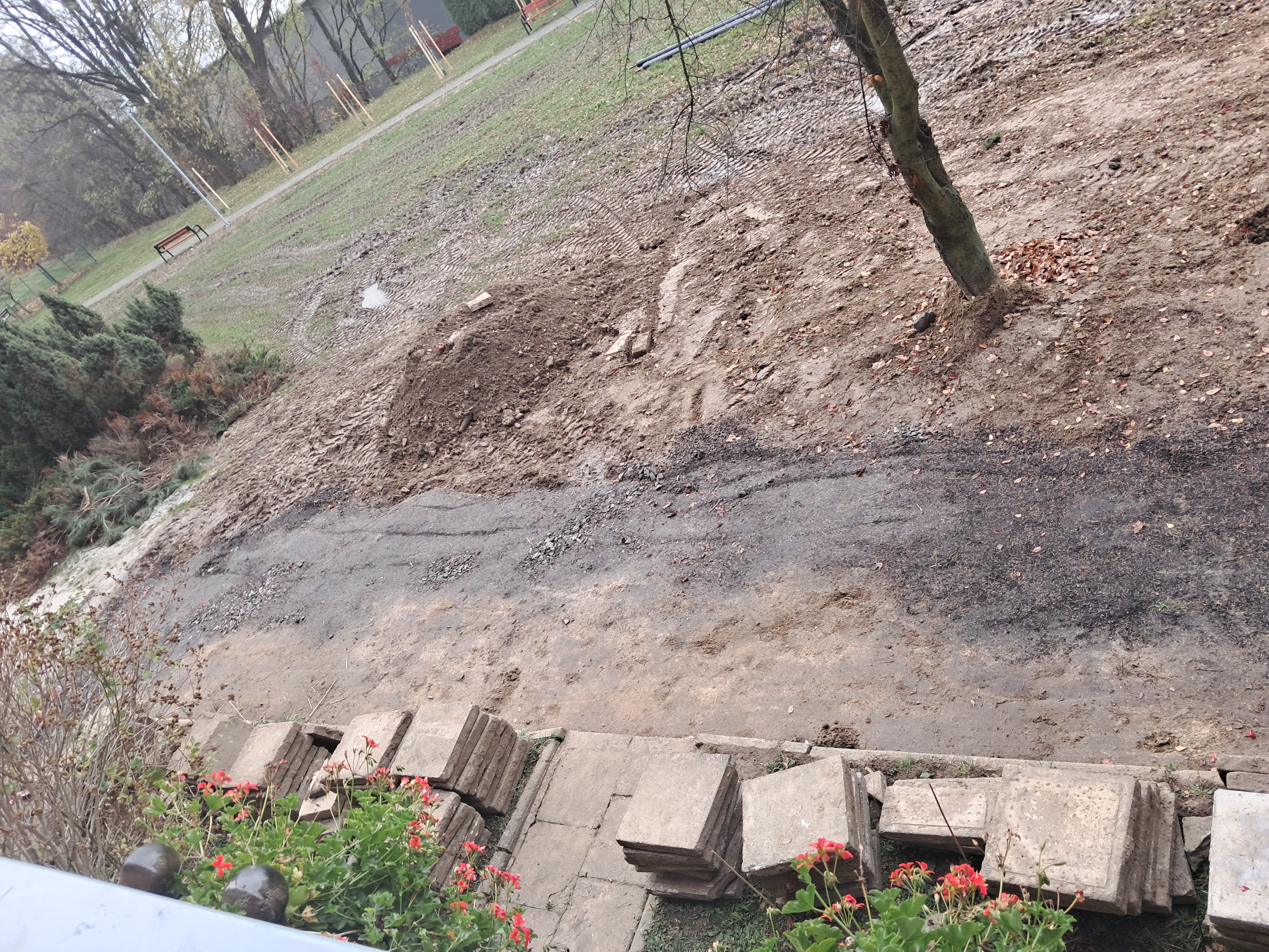 BOCHNIA. Mieszkańcy os. Niepodległości o MPEC: zrobili swoje i zostawili pobojowisko [ZDJĘCIA]