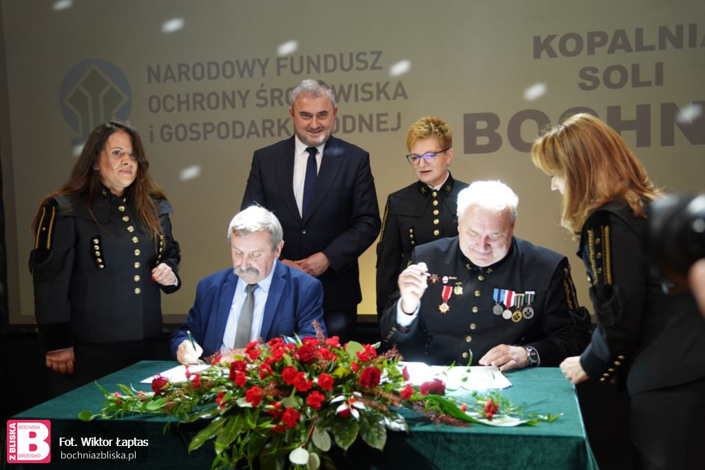 BOCHNIA. Ponad 34 mln zł na remont szybu Campi. Dziś podpisano umowę [ZDJĘCIA]