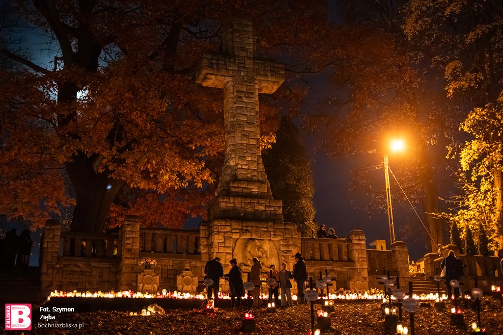 Bochnia. Tak prezentuje się cmentarz przy ul. Orackiej nocą! DUŻO ZDJĘĆ