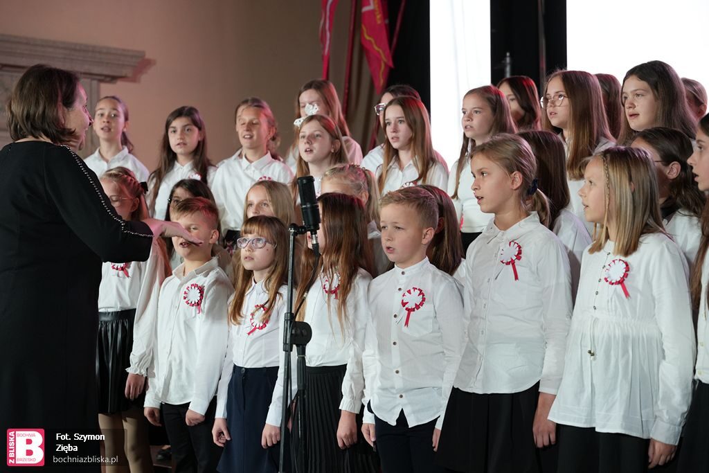 🇵🇱 NOWY WIŚNICZ. Koncert laureatów XXIII Festiwalu „Z pieśnią patriotyczną i żołnierską przez wieki” [ZDJĘCIA]