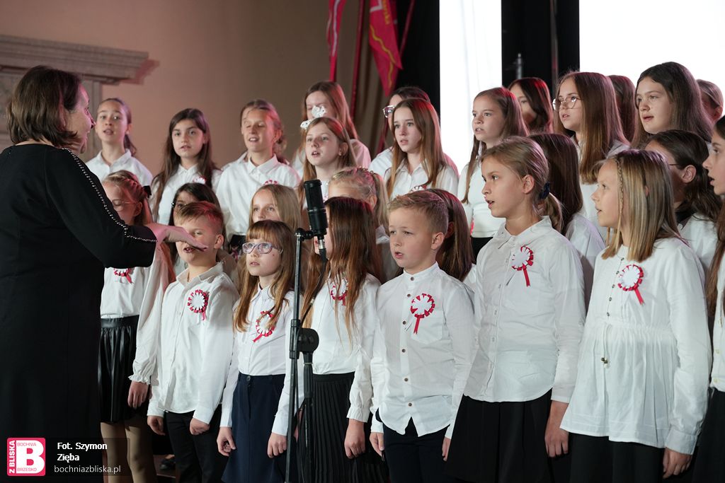 🇵🇱 NOWY WIŚNICZ. Koncert laureatów XXIII Festiwalu „Z pieśnią patriotyczną i żołnierską przez wieki” [ZDJĘCIA]