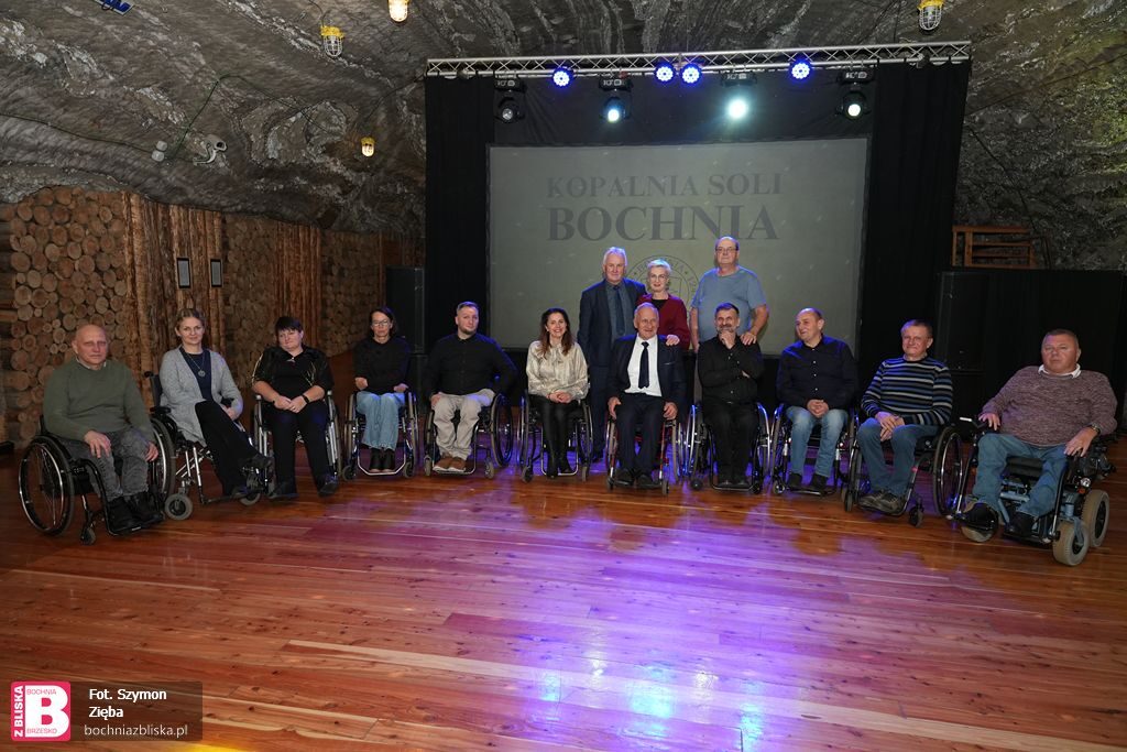 BOCHNIA. W kopalni soli spotkali się członkowie Małopolskiego Związku Osób Niepełnosprawnych w Bochni [ZDJĘCIA]