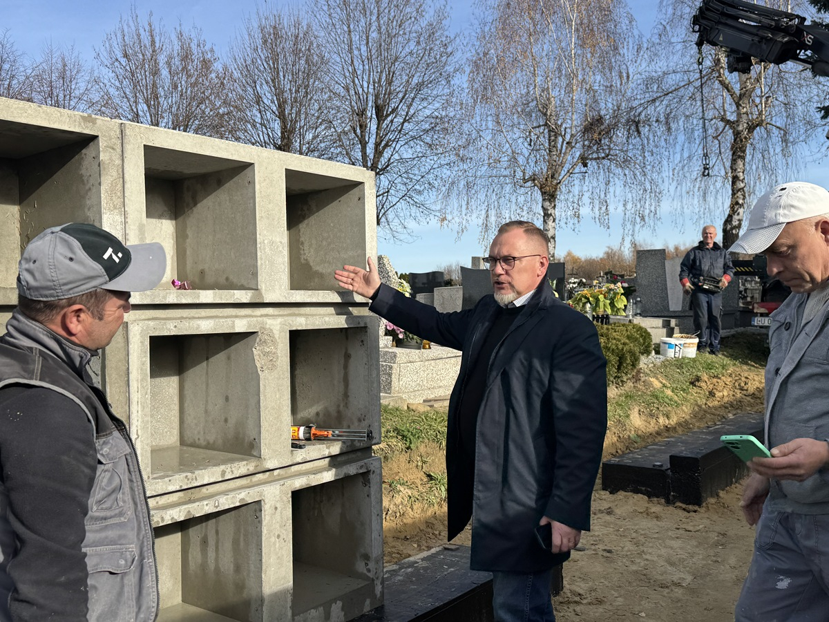 BRZESKO. Na cmentarzu komunalnym w Brzesku trwa budowa kolumbarium [ZDJĘCIA]