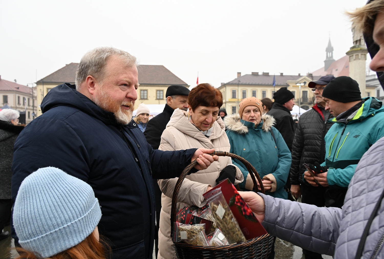 BOCHNIA. Świąteczny Kiermasz na Rynku i życzenia od władz miejskich [ZDJĘCIA]