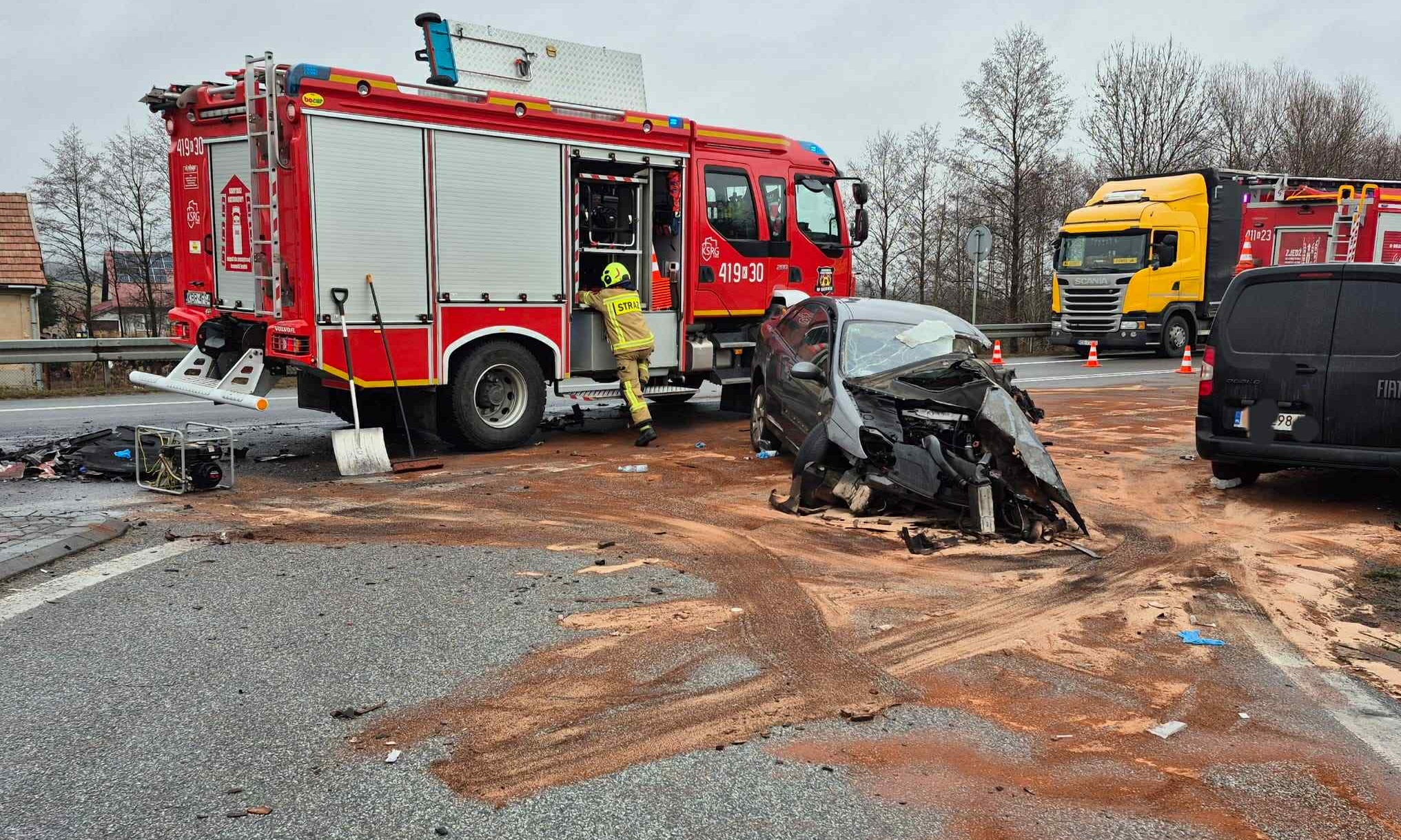 SUFCZYN. Wypadek na DK 94. Trzy osoby ranne, roczne dziecko jest w ciężkim stanie
