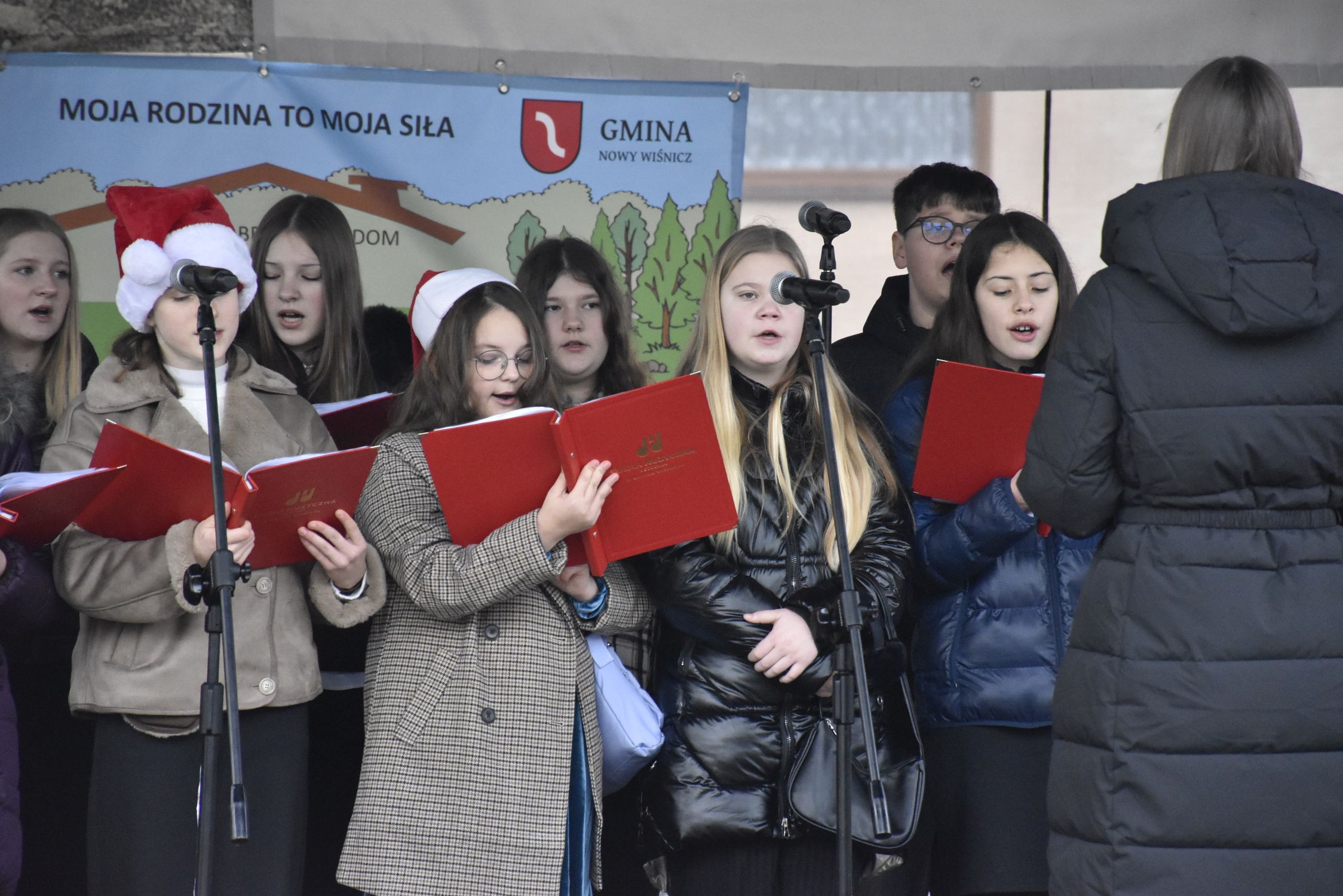 NOWY WIŚNICZ. Jarmark Bożonarodzeniowy na wiśnickim Rynku [ZDJĘCIA]