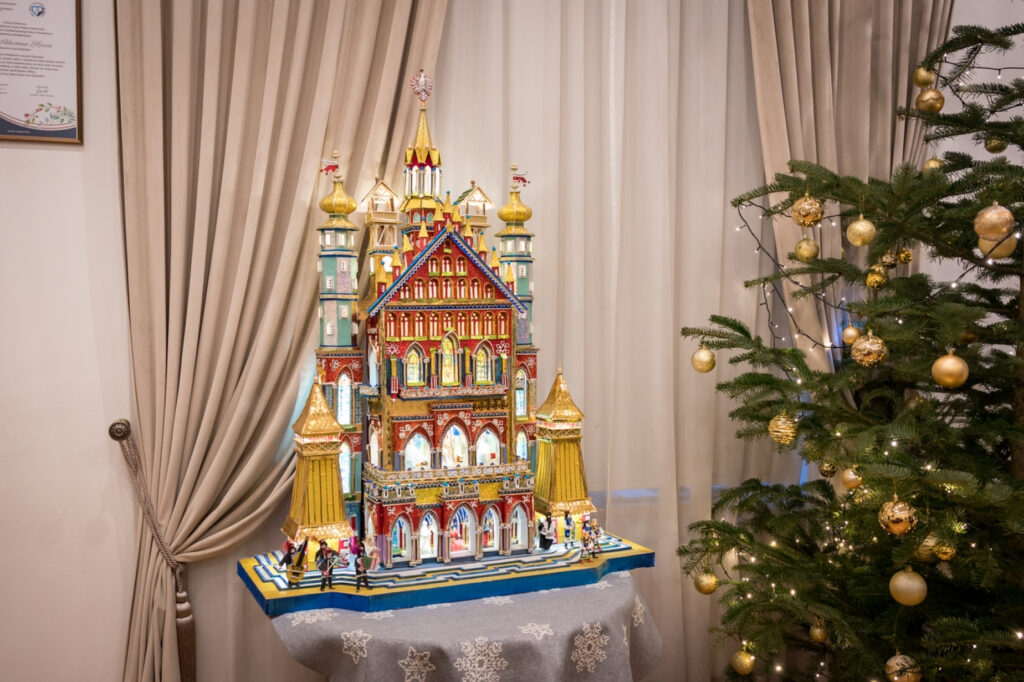 BOCHNIA. Niezwykła szopka świąteczna w Starostwie Powiatowym w Bochni [ZDJĘCIA]