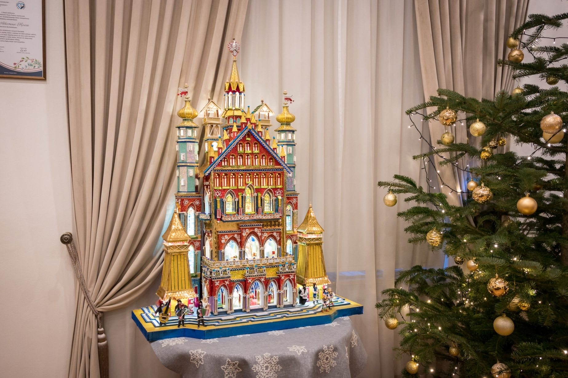 BOCHNIA. Niezwykła szopka świąteczna w Starostwie Powiatowym w Bochni [ZDJĘCIA]