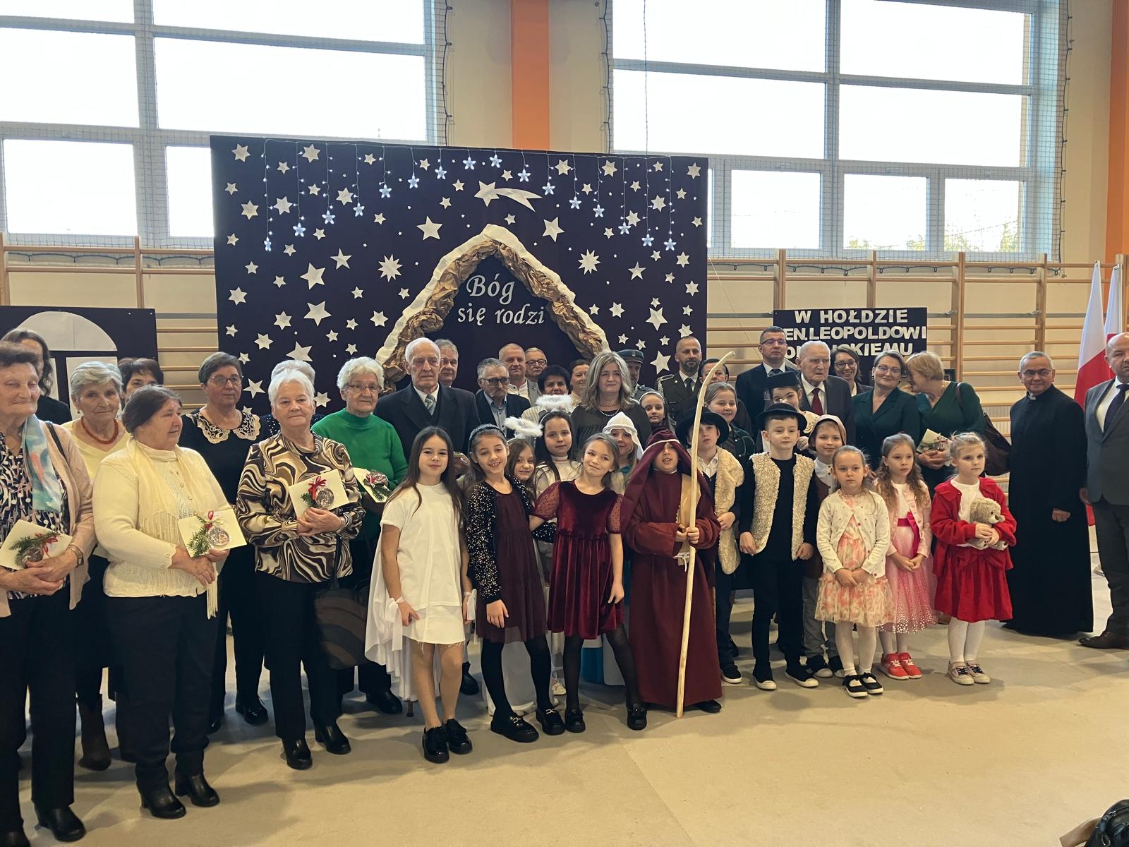 GMINA RZEZAWA. Święto Szkoły Podstawowej im. gen. L. Okulickiego w Okulicach [ZDJĘCIA]