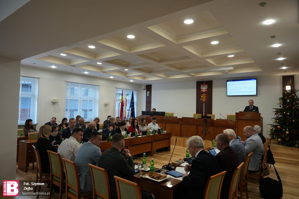 BOCHNIA. Burmistrz nie udało się przeforsować budowy centrum kongresowego z parkingiem na „ruskim rynku”. Co zapisano w budżecie?