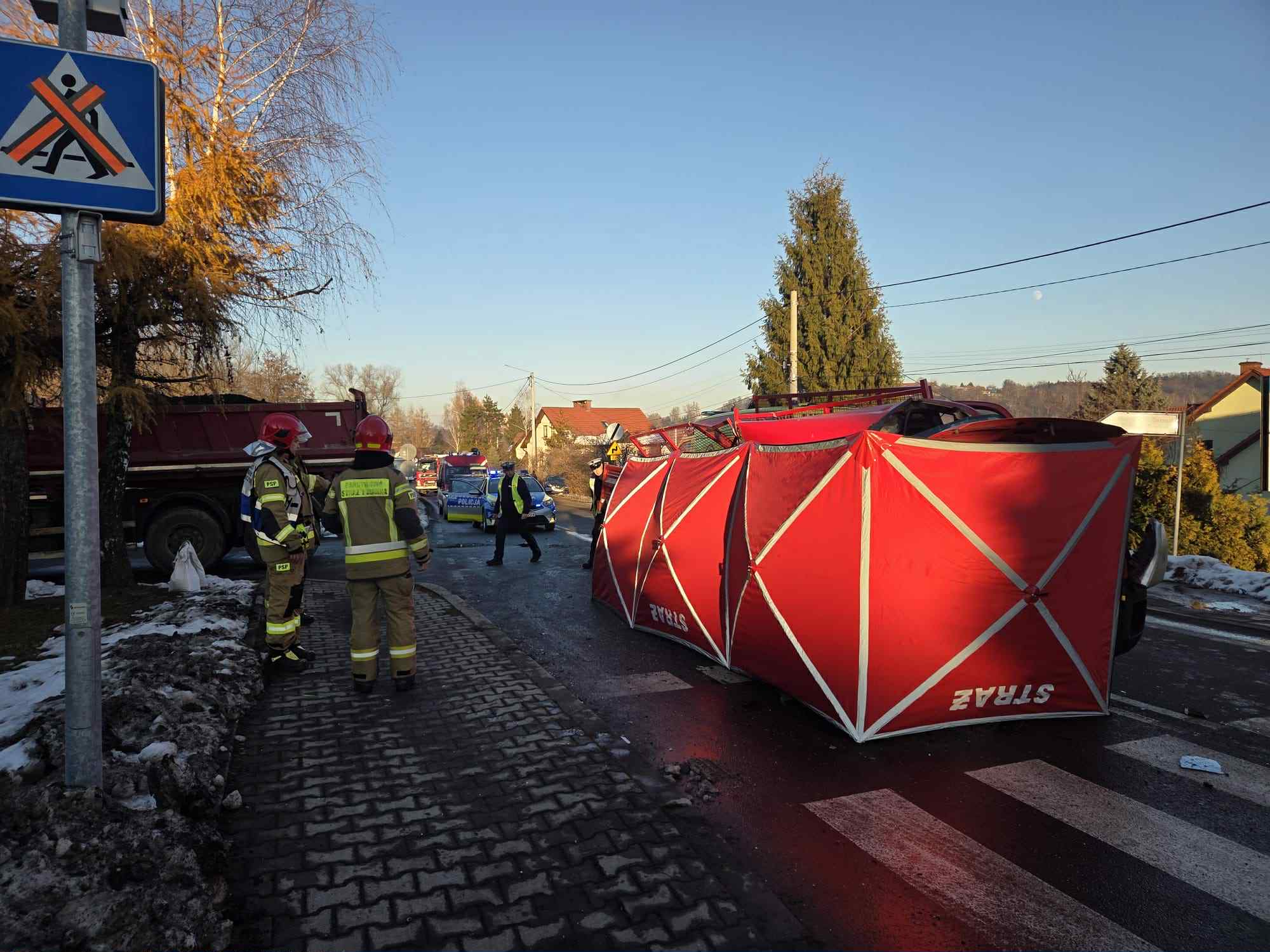 🔴 NOWY WIŚNICZ. Śmiertelny wypadek na drodze wojewódzkiej 965