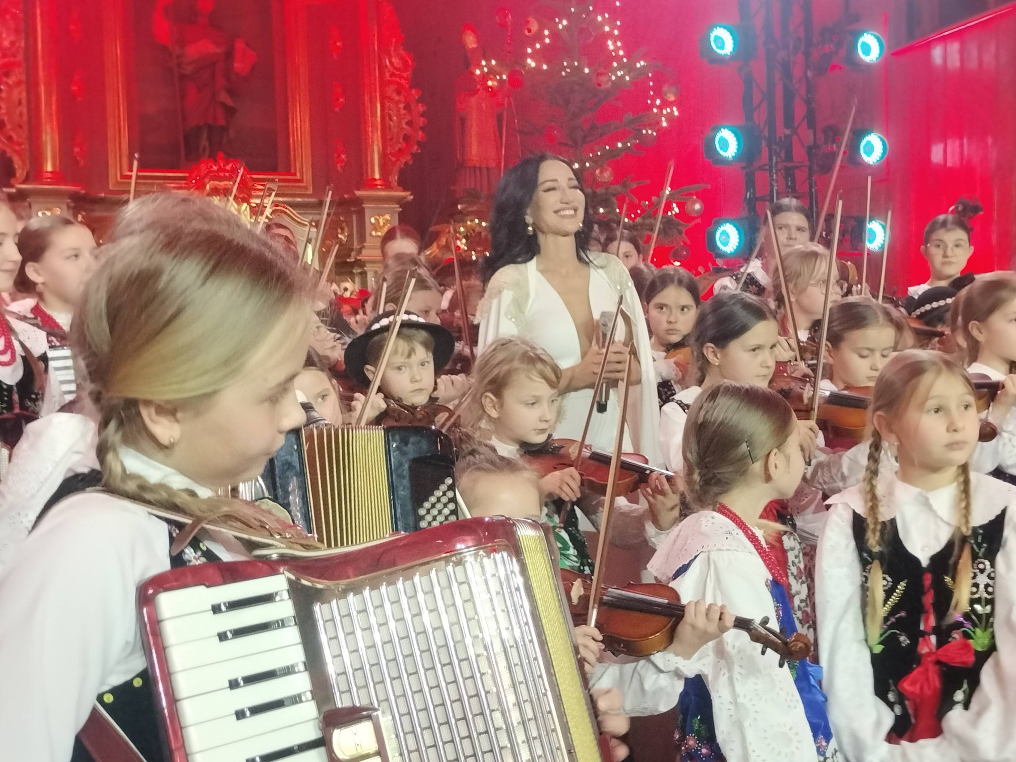 GMINA ŻEGOCINA. W niedzielę w kościele św. Jakuba w Rozdzielu wystąpiła Justyna Steczkowska