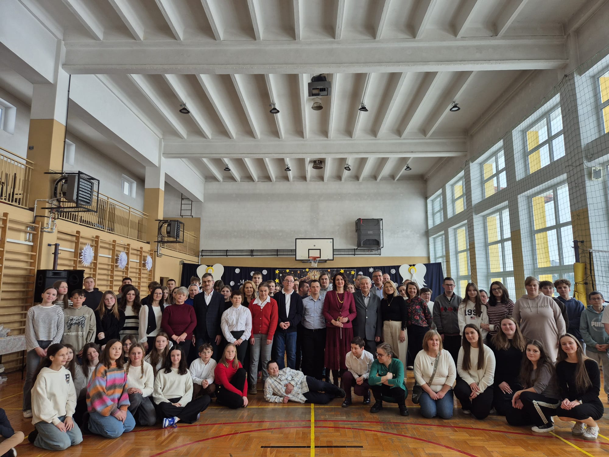 PROSZÓWKI. Integracja i wspólne kolędowanie, czyli wolontariat w WTZ w Proszówkach [ZDJĘCIA]