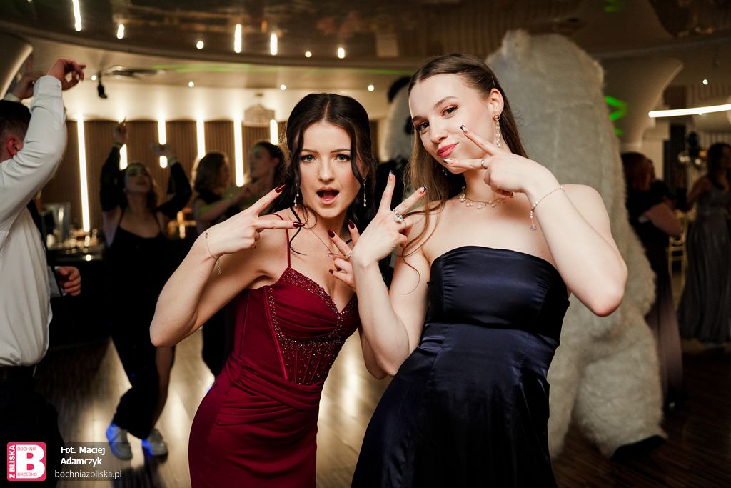 POWIAT BOCHEŃSKI. Studniówka uczniów Centrum Kształcenia Zawodowego i Ustawicznego w Łapanowie [ZDJĘCIA]