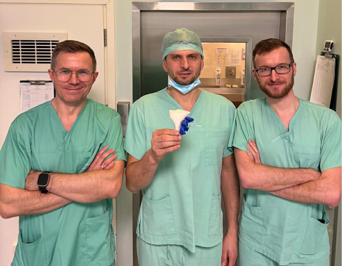 POWIAT BOCHEŃSKI. Ortopedzi z Bochni uratowali kolano 26-letniej tancerki. Pomógł model 3D